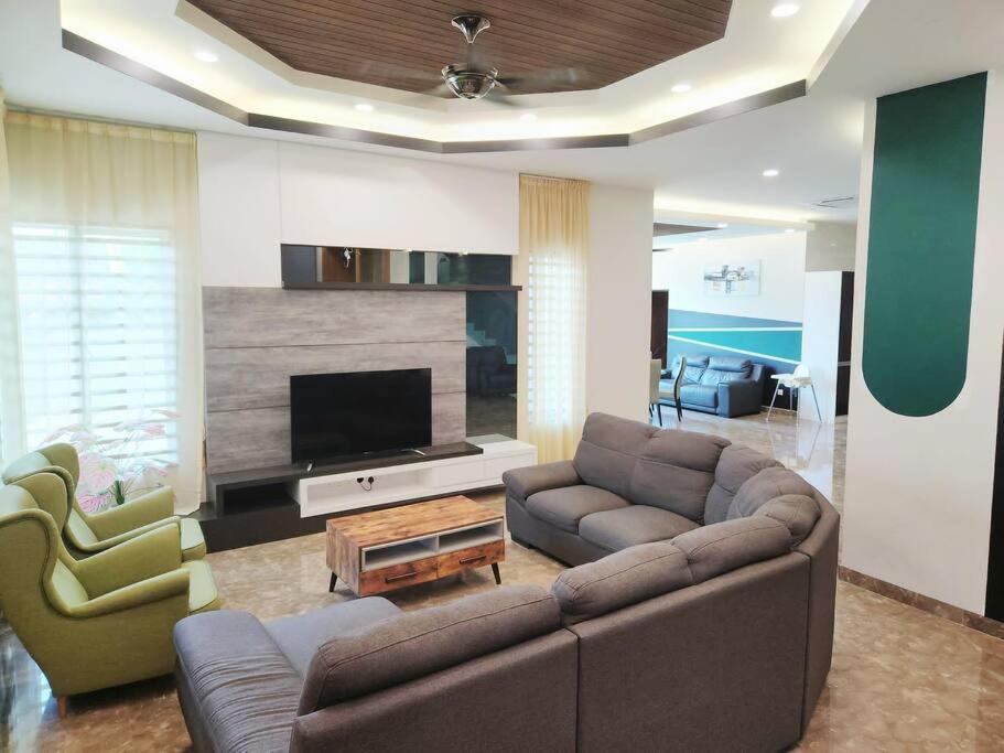 Holiday home 10min To Town 4br20pax Mahjong Game Karaok