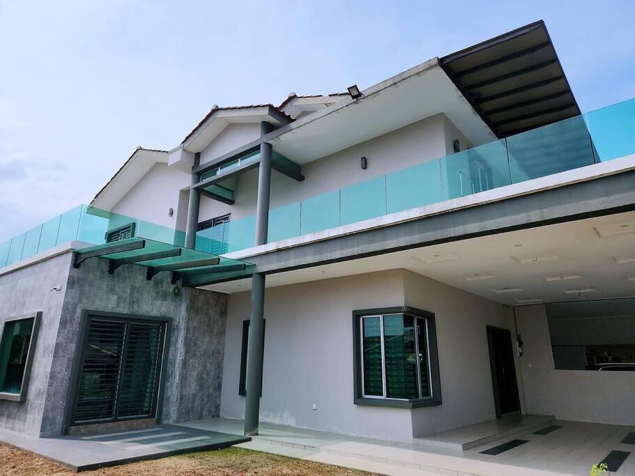 Holiday home 10min To Town 4br20pax Mahjong Game Karaok *