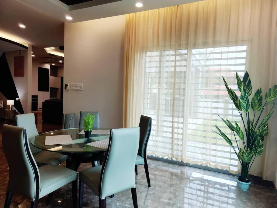 Holiday home 10min To Town 4br20pax Mahjong Game Karaok *