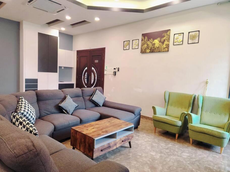 Holiday home 10min To Town 4br20pax Mahjong Game Karaok Ipoh