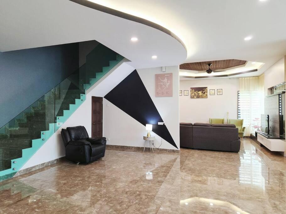 Holiday home 10min To Town 4br20pax Mahjong Game Karaok *