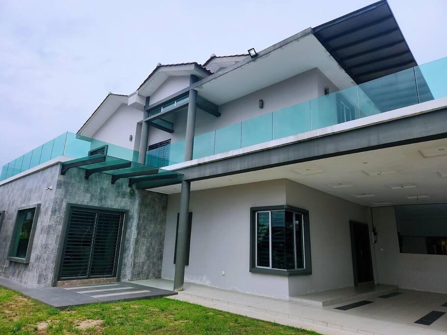 Holiday home 10min To Town 4br20pax Mahjong Game Karaok Ipoh