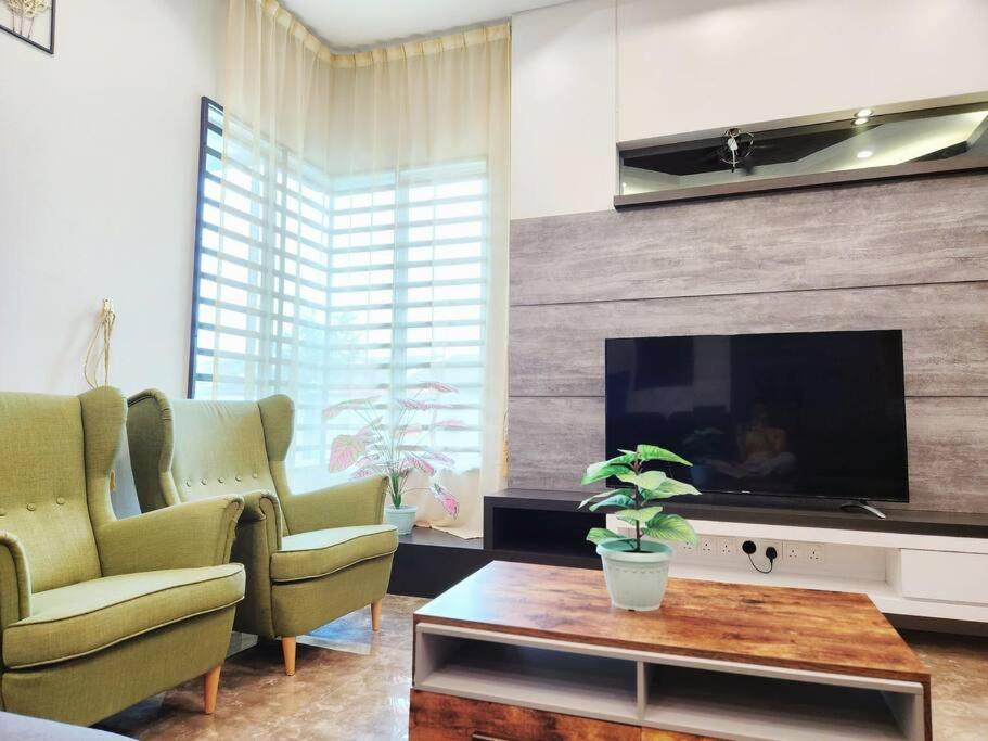 10min To Town 4br20pax Mahjong Game Karaok Holiday home Ipoh