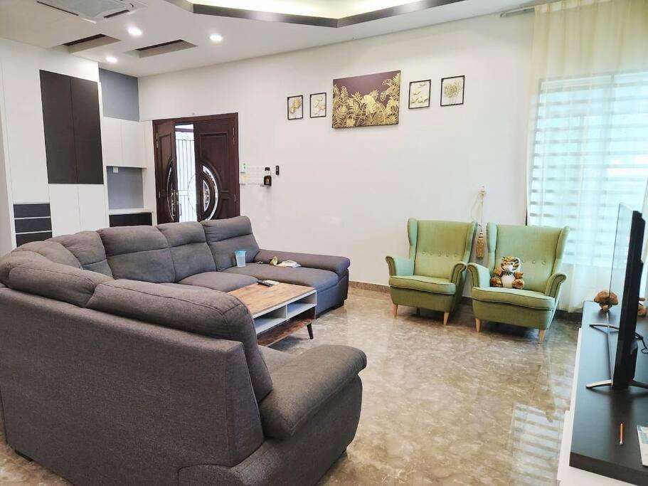 Holiday home 10min To Town 4br20pax Mahjong Game Karaok Ipoh