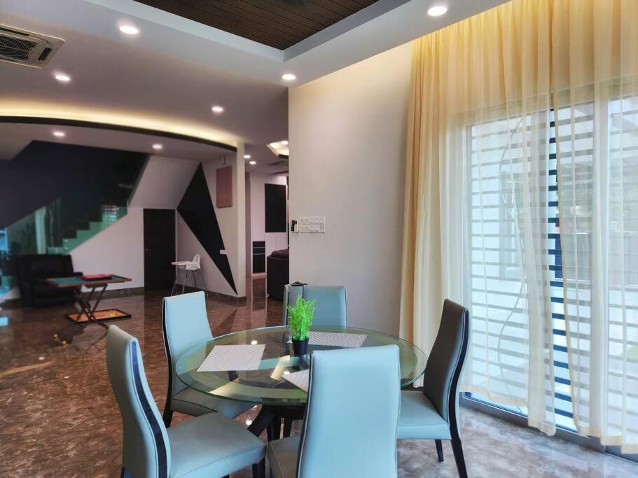 Holiday home 10min To Town 4br20pax Mahjong Game Karaok