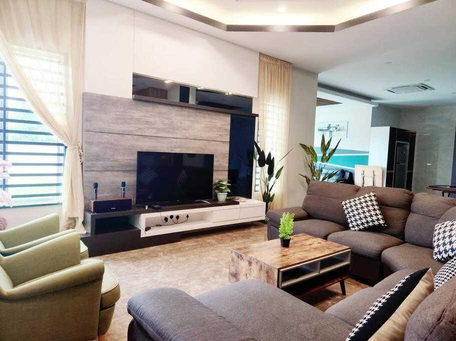 Holiday home 10min To Town 4br20pax Mahjong Game Karaok *