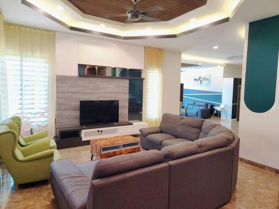 10min To Town 4br20pax Mahjong Game Karaok Holiday home Ipoh